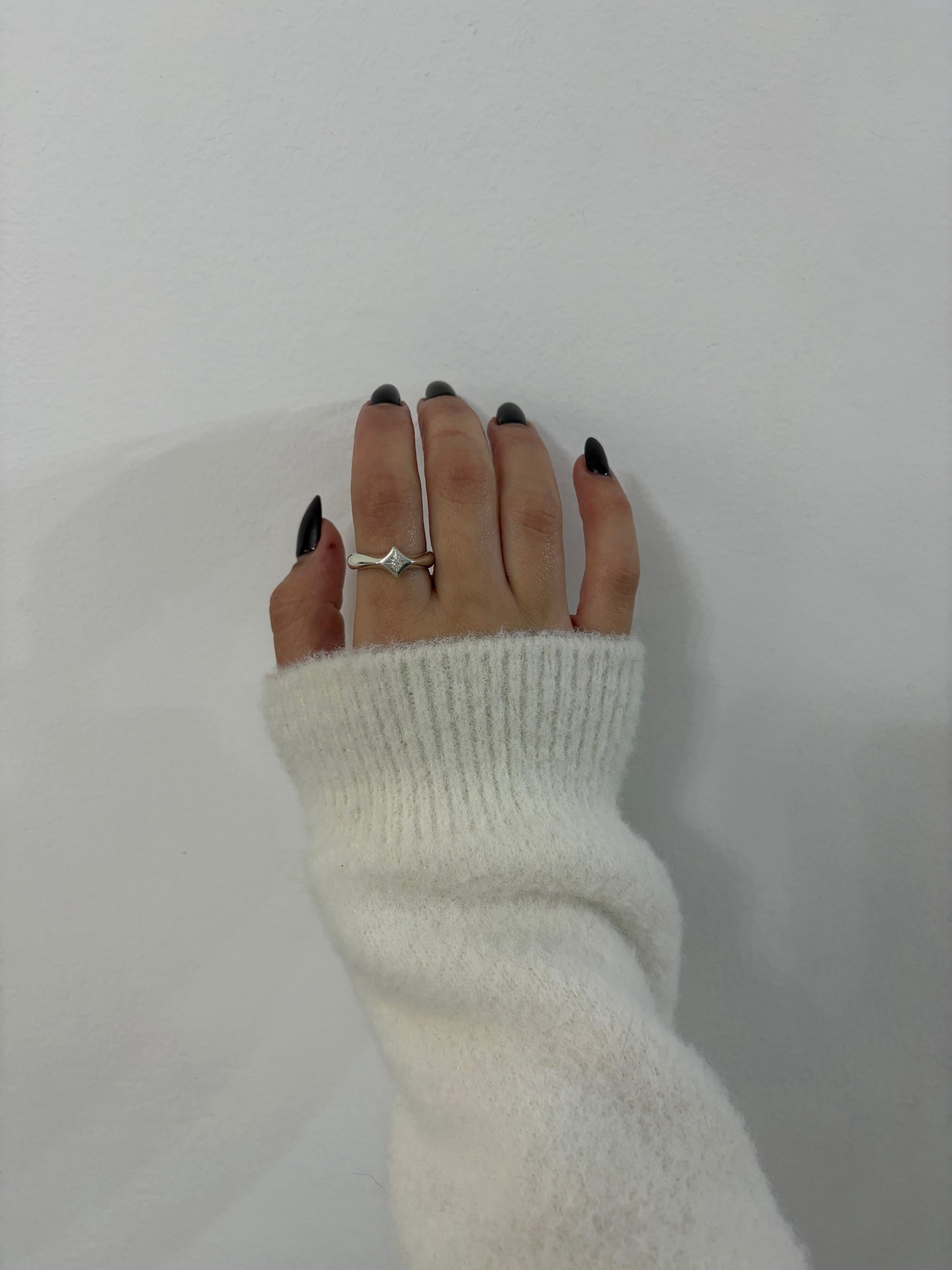 טבעת כוכב הצפון משובצת