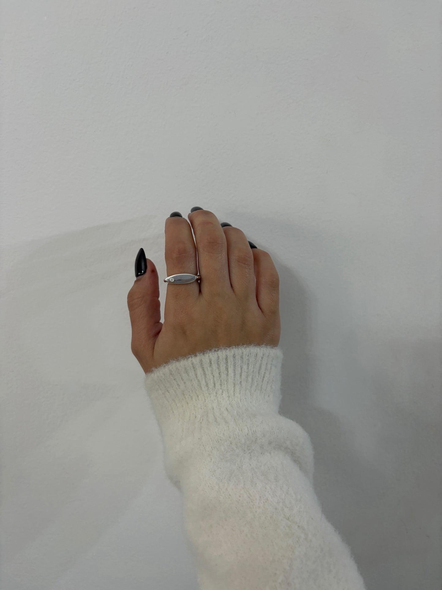 טבעת עין משובצת