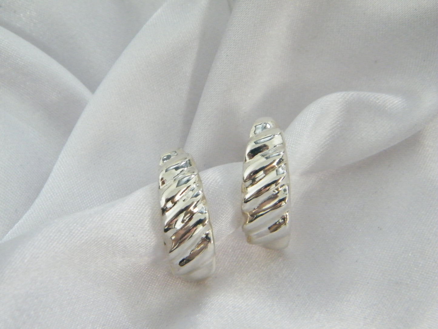 עגילי סלסול