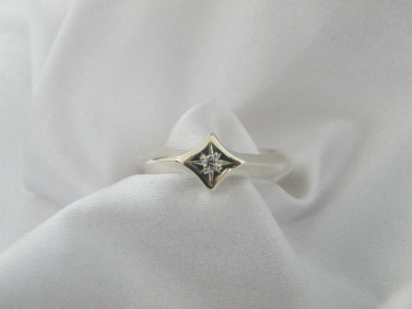 טבעת כוכב הצפון משובצת