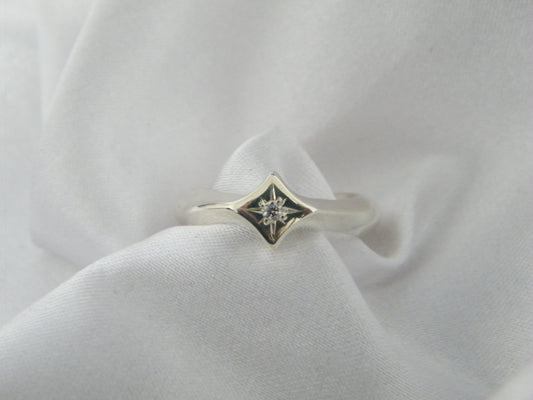 טבעת כוכב הצפון משובצת