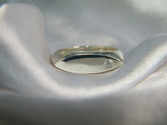 טבעת עין משובצת