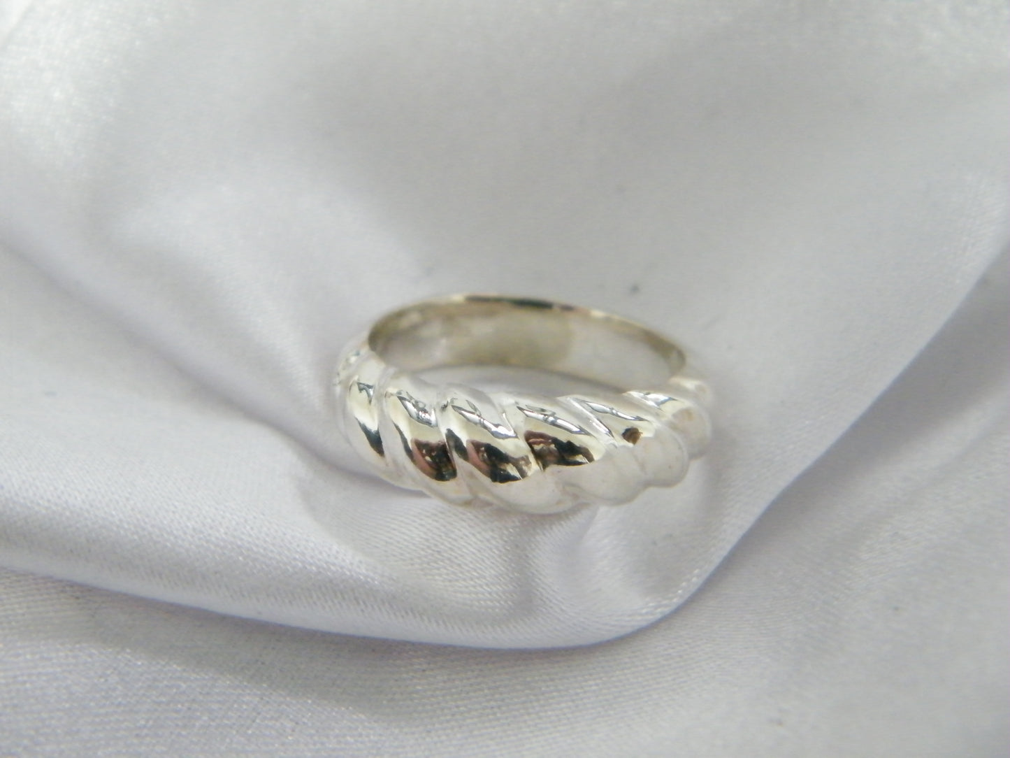 טבעת חצי סלסול