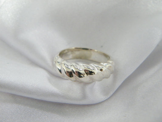 טבעת חצי סלסול